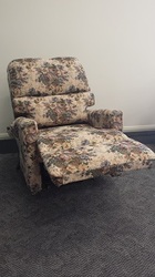 20851 pr16081b%20ibis%20furniture%20petite%20electric%20recliner%20lift%20chair