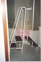 6844 pr03904%20 %20tad%20steps%20for%20spa%20bath,%20side%20view