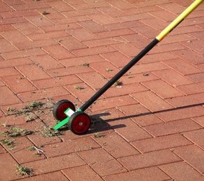 Mike Bemrose Brick Paving Weeder
