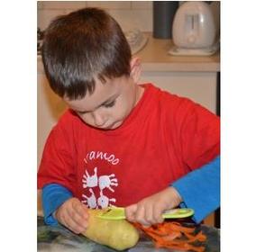 Safety Food Peeler in use