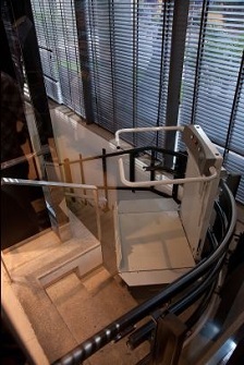 20114 pr18286%20grant%20elevators%20stairway%20wheelchair%20lift
