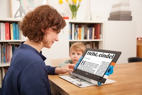 24933 traveller hd reading a newspaper lr