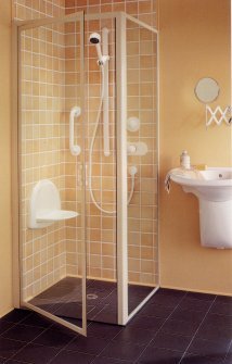 Pivotech Phoenix Sill-Less Shower Screen Doors.