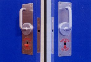 8938 pr03494%20cavlock%20cl100%20latch%20lock%20for%20sliding%20doors.